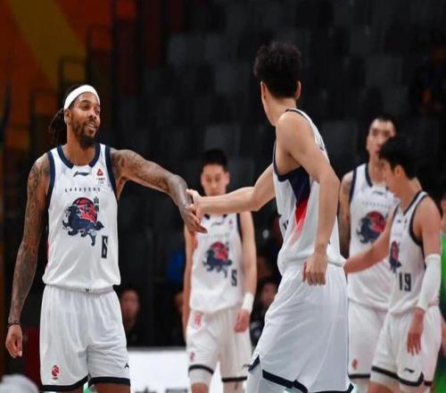 郑钦文携手,德约科维奇,亮相澳网慈,时时彩,高频彩票,在线投注,彩票平台,快速开奖