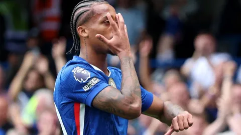 曼联对布莱顿之战：三版右边锋阵容策略解析！